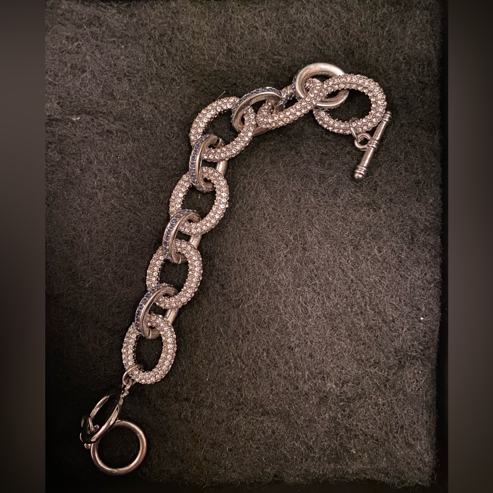 🆑Cz and sapphire look bracelet with toggle clasp silver tone